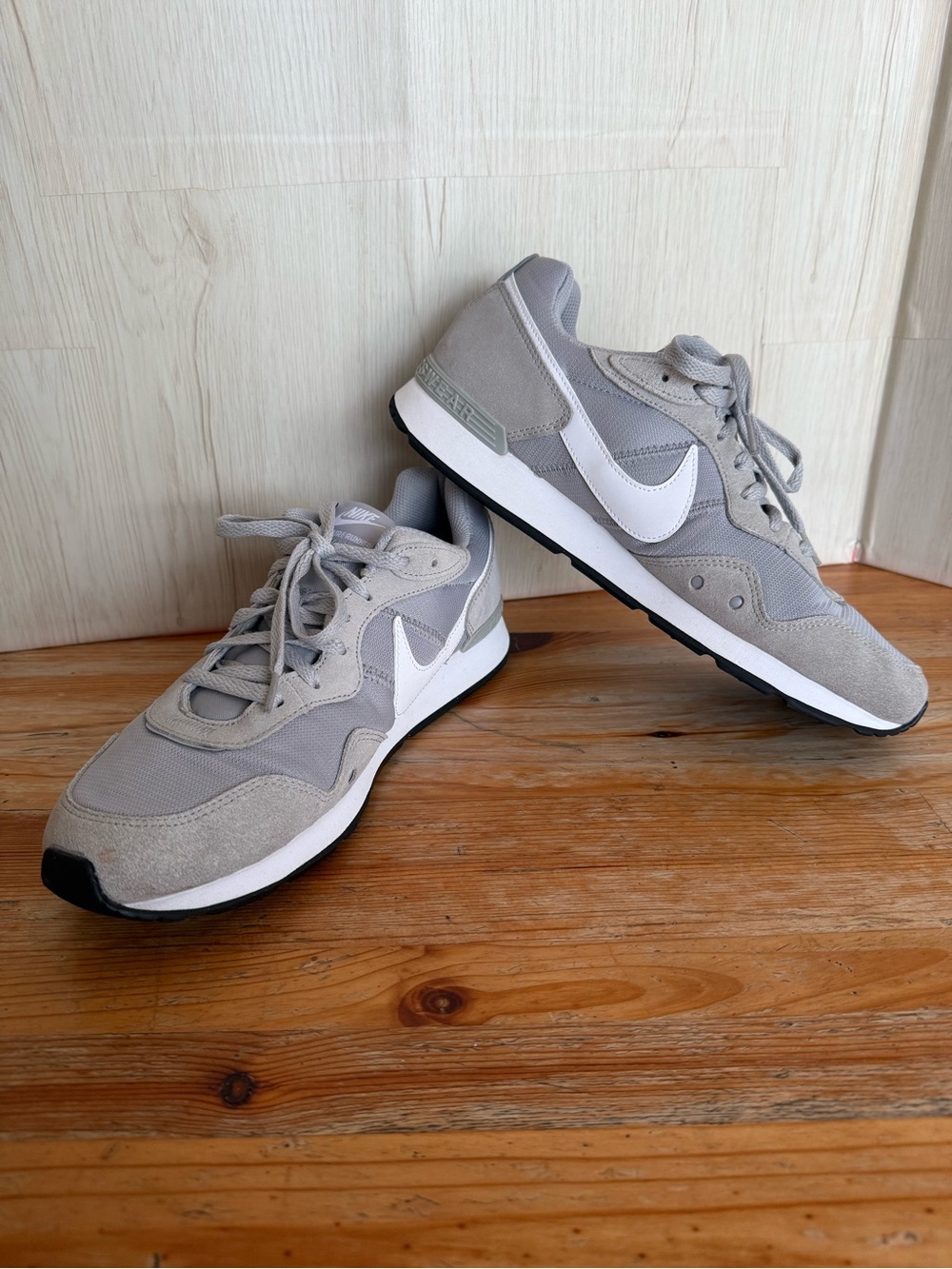 Nike Venture Runner Light Smoke Grey Men’s Size 11 Sneaker CK2944-003 Retro VGUC